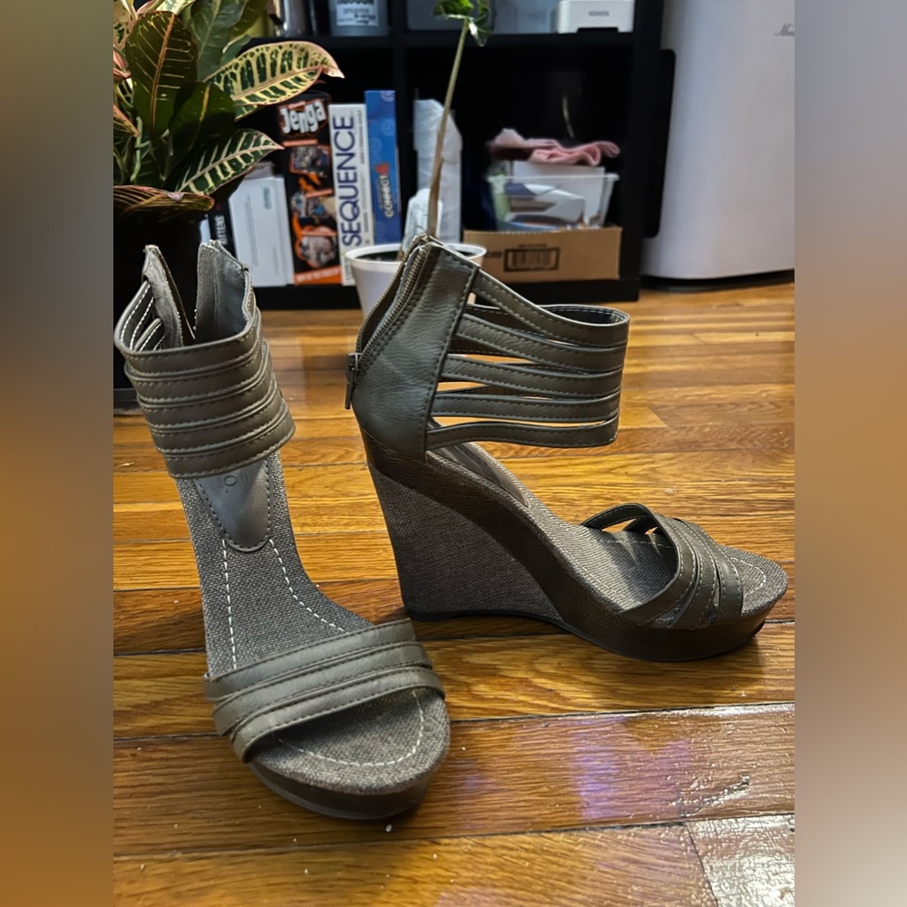 Bucco Wedge- Sz 6.5 womens